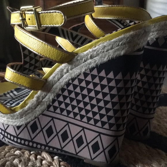 Jessica Simpson Ginny Wedges - Picture 2 of 6